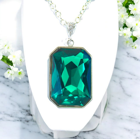 Emerald Green Crystal Necklace – Emerald Cut Pendant, Vintage Bridal Jewelry, Handmade Gift for Her, Large Pendant, Bridesmaids Gift